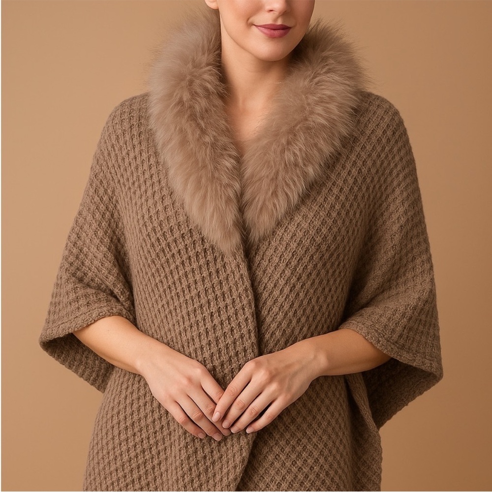 J McLauglin Elegant Tan Sweater with Faux Fur Collar